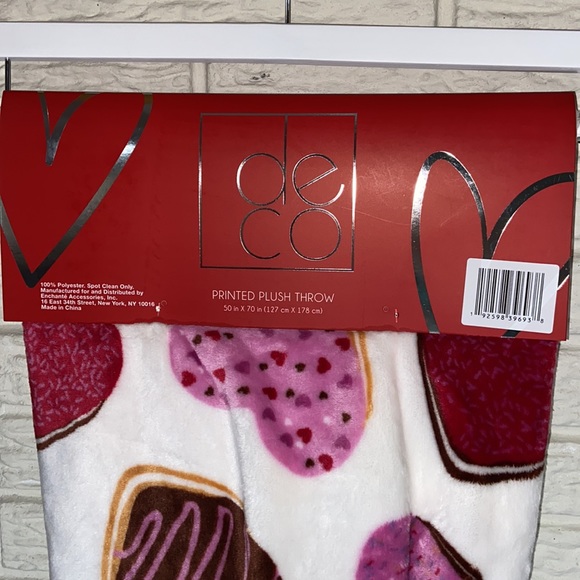 Deco Valentines Day Donut Heart Plush Throw Blanket Super Soft & Cozy 50x70 In - Picture 5 of 6